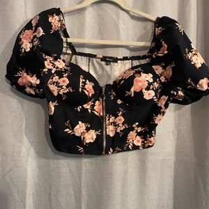 Blashe Puff Sleeve Crop Blouse in Black and Orange with front zipper size L